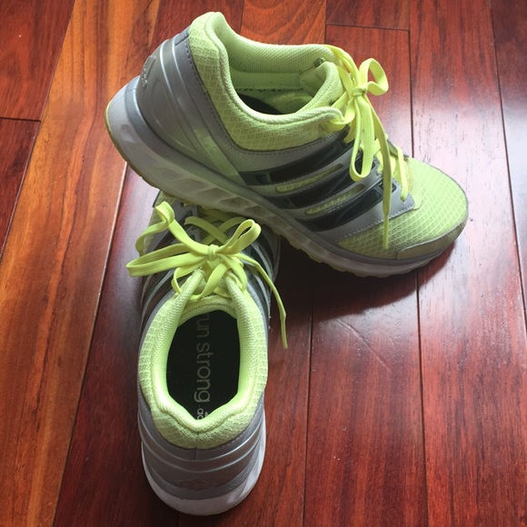 ADIDAS Women’s Run Strong Sneakers Size 8 - Picture 4 of 15